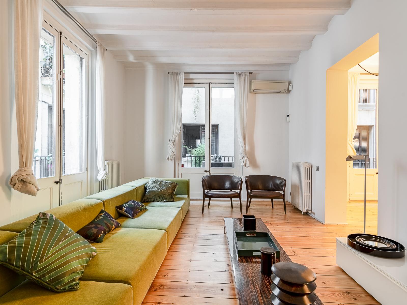 living - Piso de 146m² en venta en El Born, Barcelona - gallery thumbnail - 3