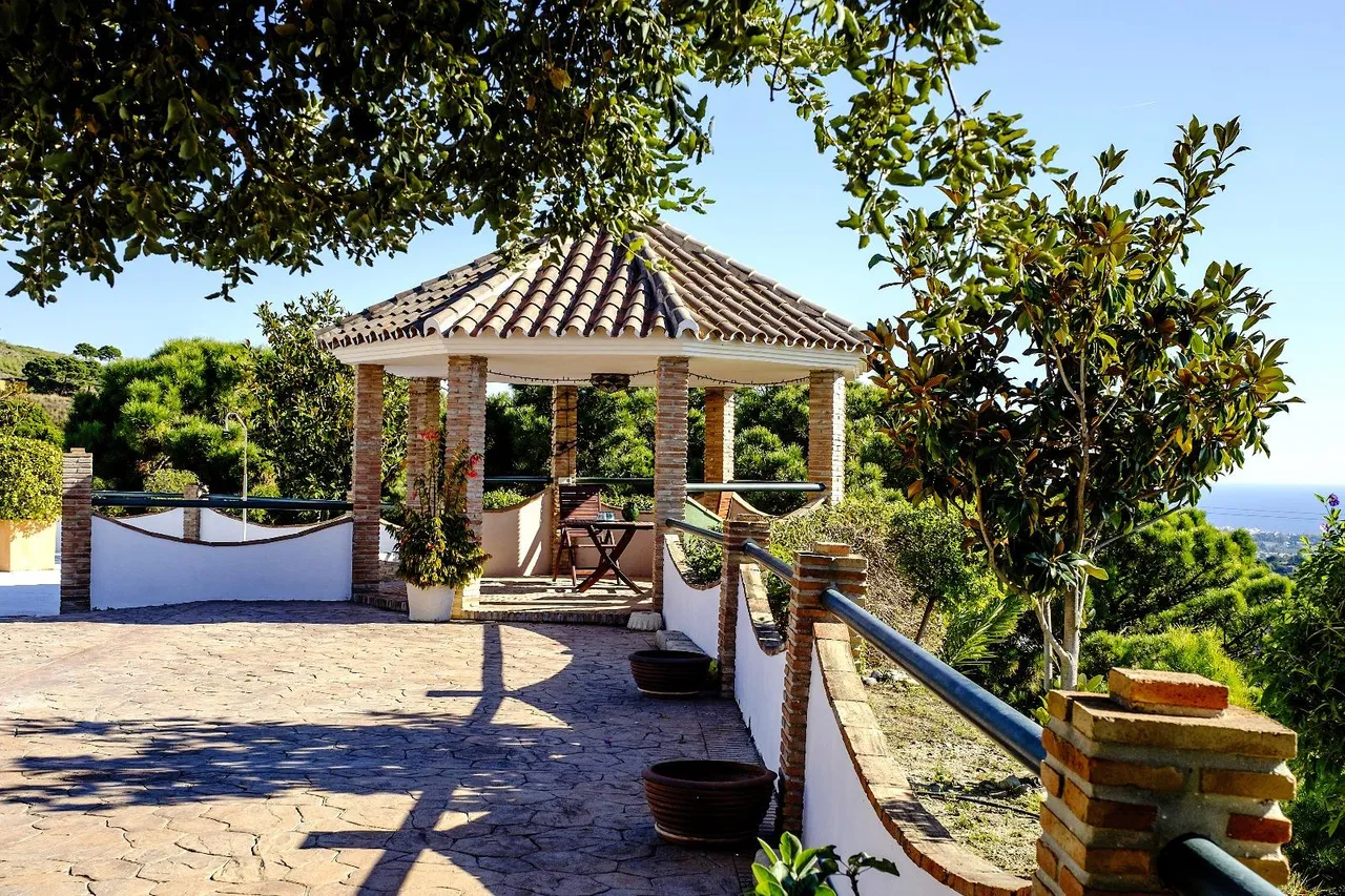 living - 208m² house / villa with 2,000m² garden for sale in Estepona City - gallery - 4