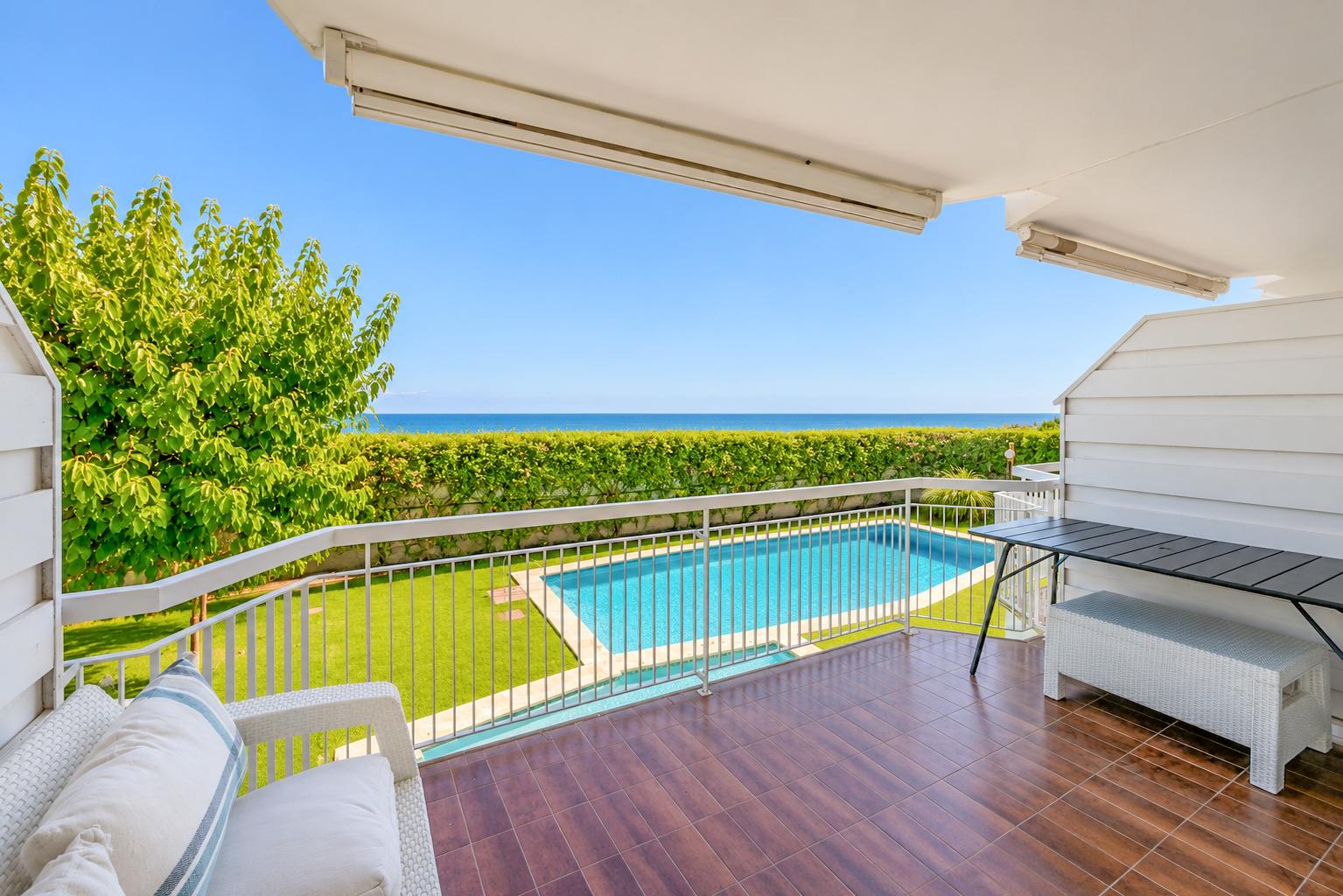 living - Piso de 68m² en venta en Terramar, Barcelona - gallery - 2