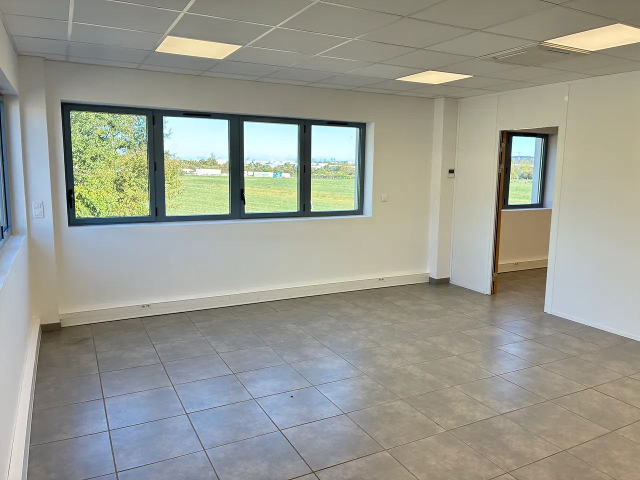 logistics - Light Industrial Premises / Offices For Rent - gallery - 7
