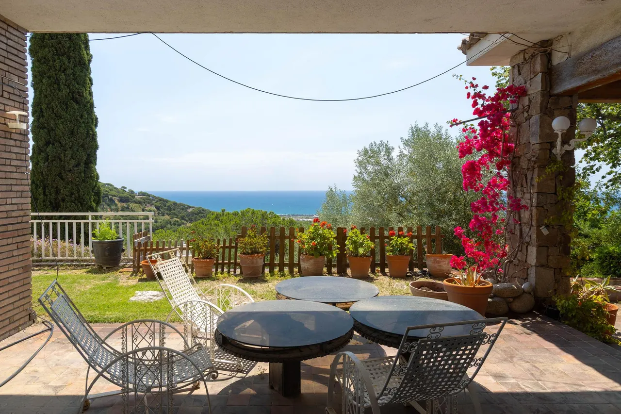 living - 1,744m² house / villa for sale in Cabrera de Mar, Barcelona - gallery - 10