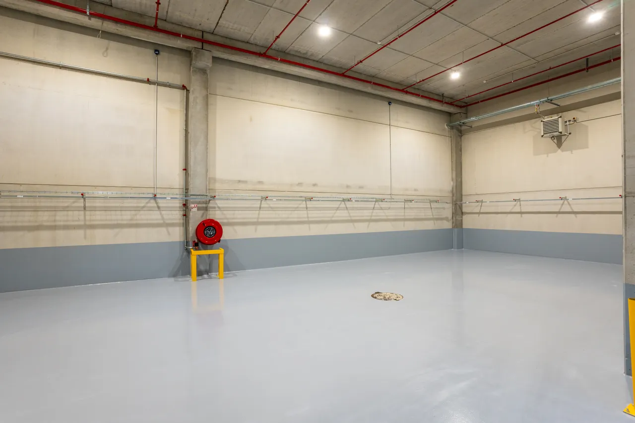logistics - Logistics Warehouse For Rent - gallery - 6
