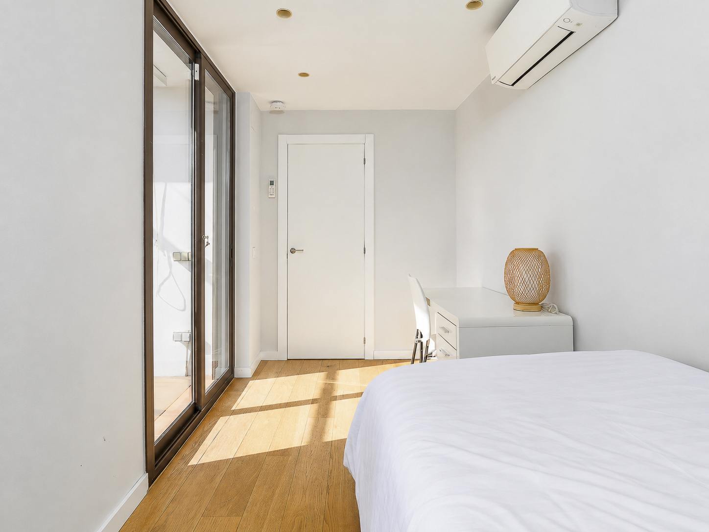 living - 73m² penthouse with 57m² terrace for sale in Eixample Right - gallery - 9