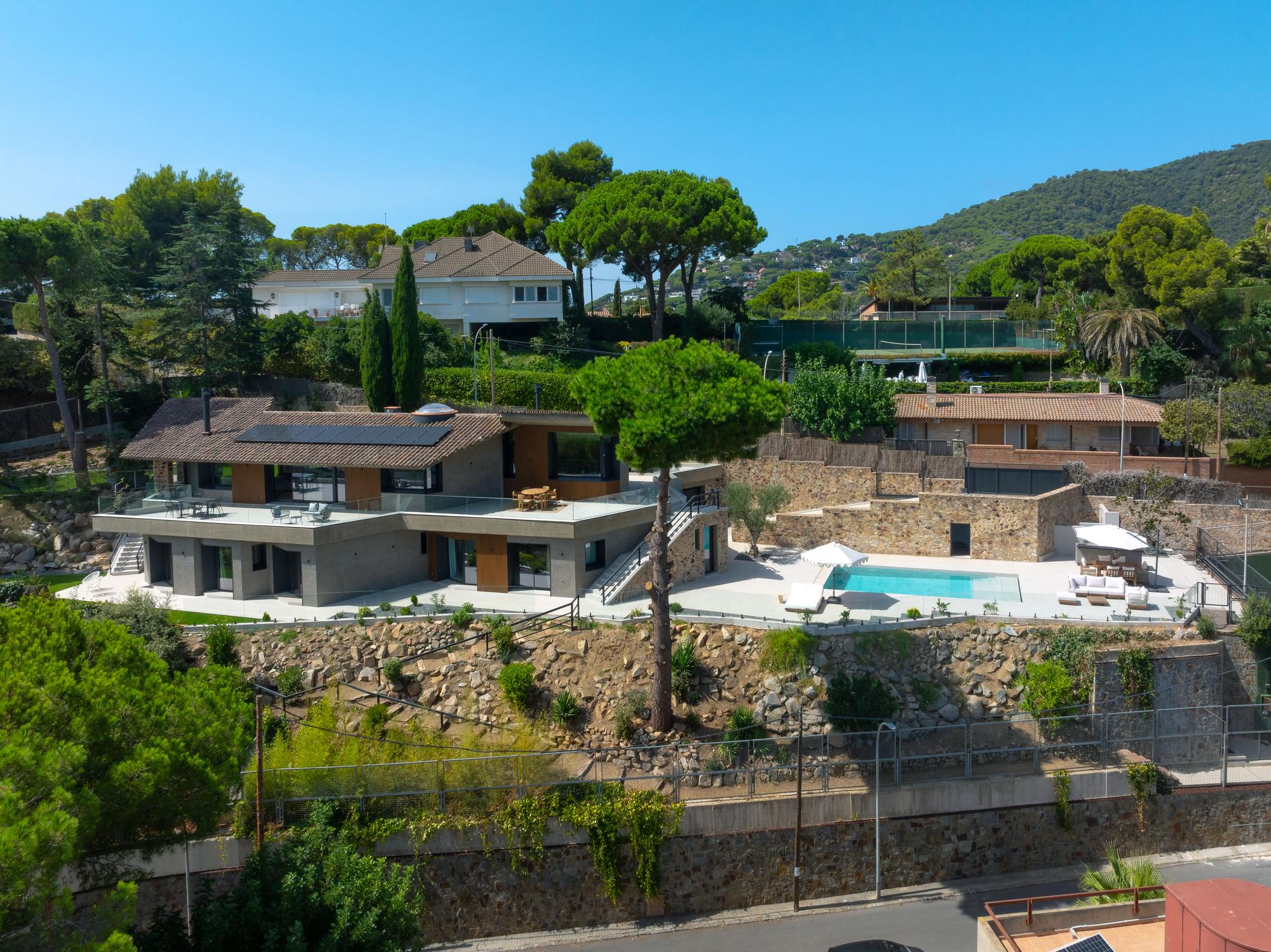 living - 525m² house / villa for sale in Premià de Dalt, Barcelona - gallery thumbnail - 5