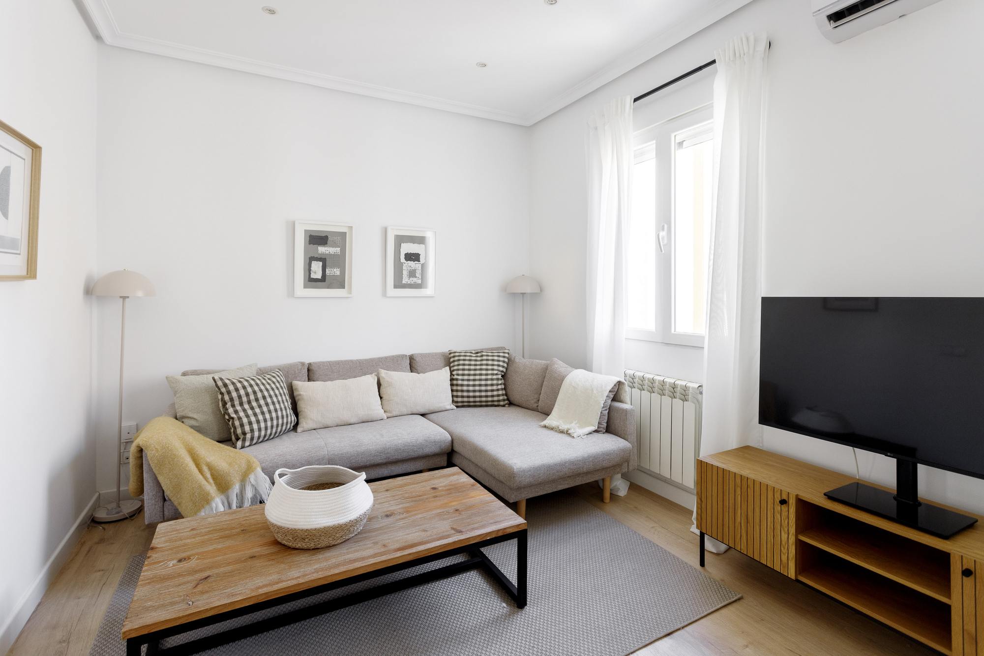 living - 85m² apartment for rent in Lista, Madrid - gallery thumbnail - 1