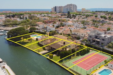living - 500m² plot for sale in Empuriabrava, Costa Brava - featured