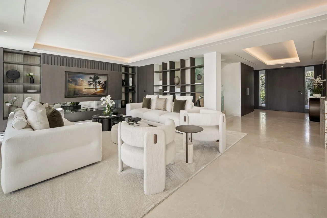 living - Casa / villa de 1,112m² con 2,529m² de jardín en venta en Nueva Andalucía - gallery - 4