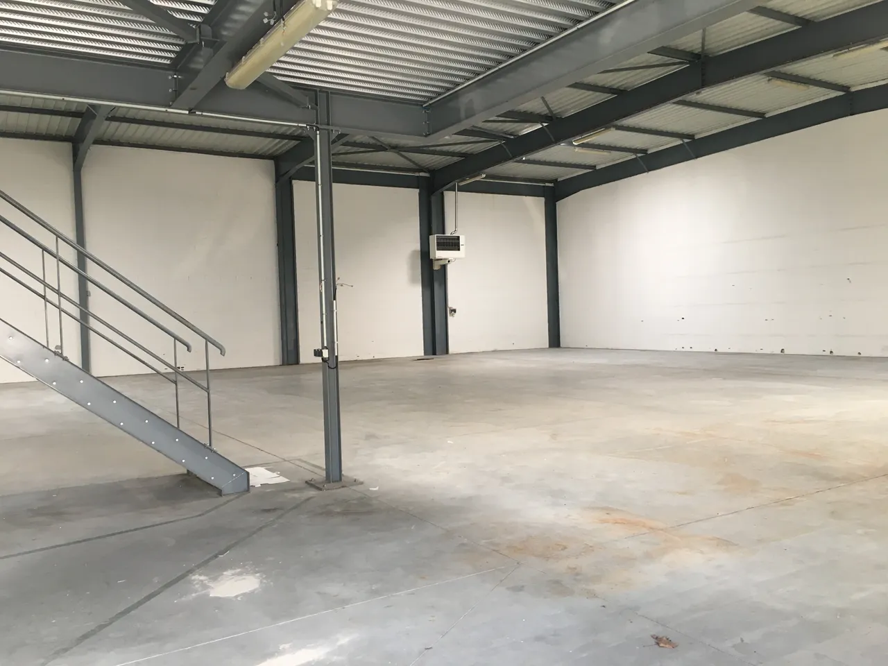 logistics - Activity Facility For Rent - gallery - 2