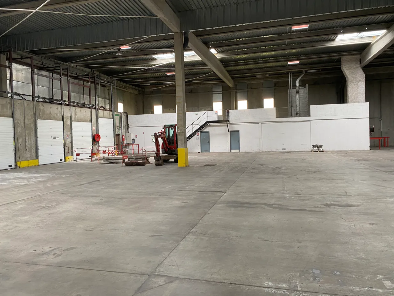 logistics - Logistics Warehouse For Rent - gallery - 8