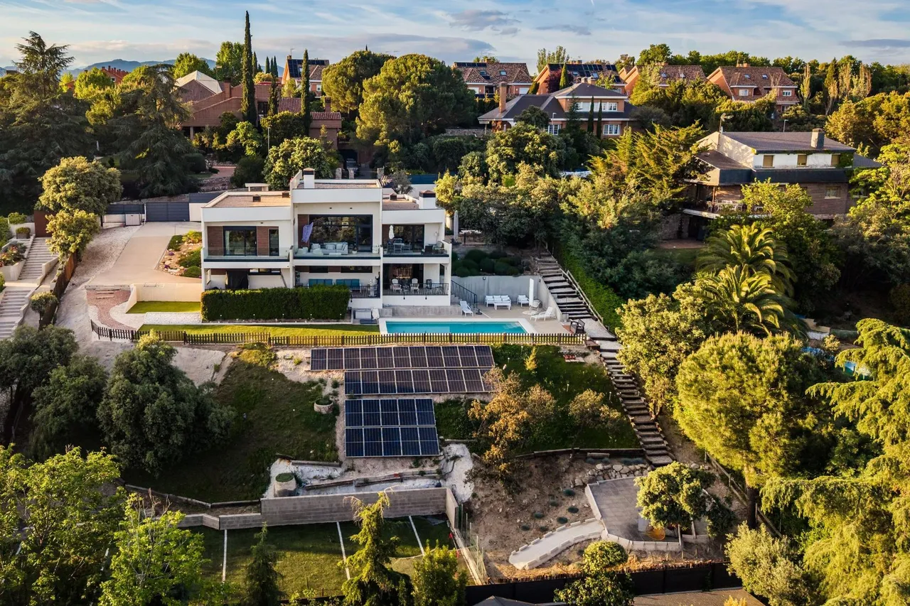 living - Casa / villa de 470m² en venta en Las Rozas, Madrid - gallery - 3