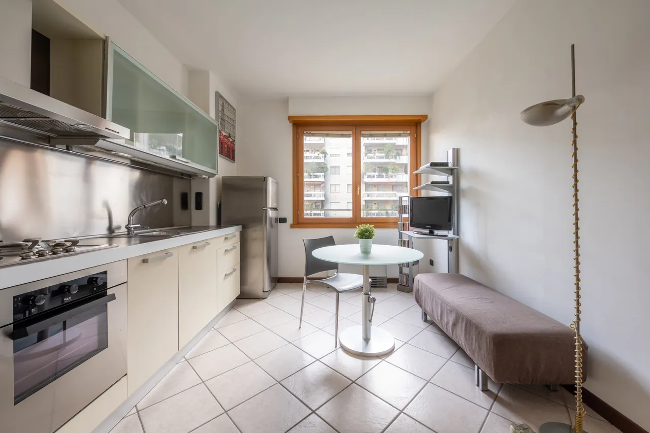 living - Two-room flat for sale via Spadolini 9A Milan - gallery - 11