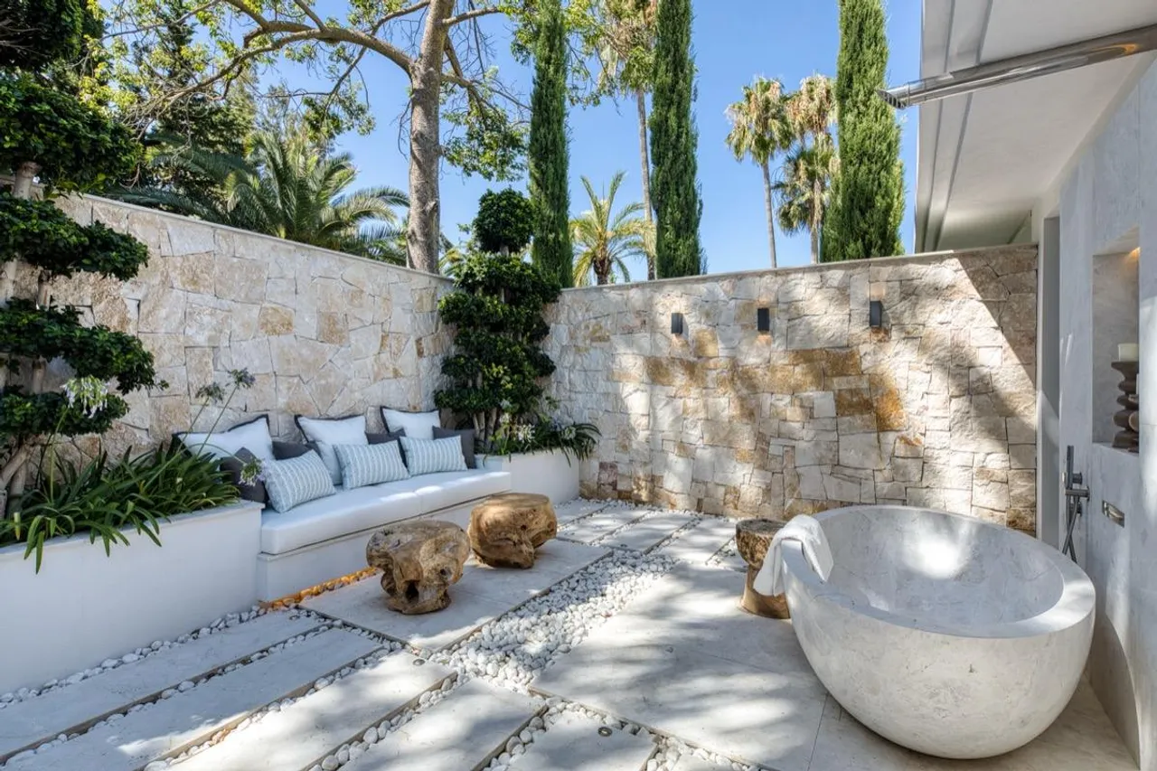 living - 1,636m² house / villa with 441m² terrace for sale in Nueva Andalucía - gallery - 5