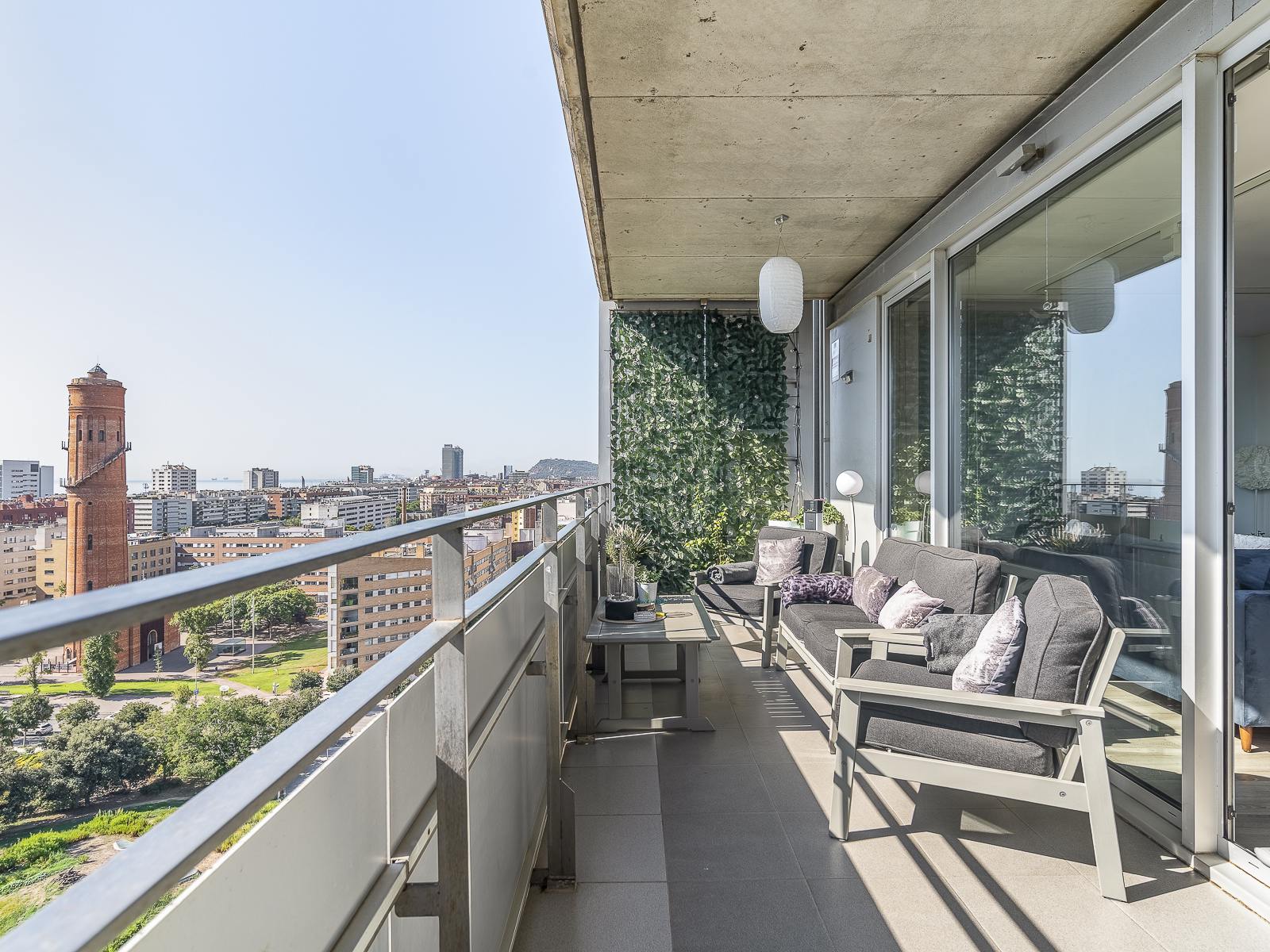 living - Piso de 105m² con 10m² terraza en venta en Diagonal Mar - gallery thumbnail - 1