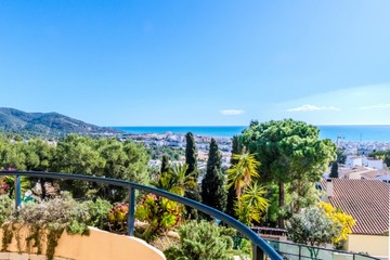 living - Casa / villa de 177m² con 27m² de jardín en venta en Vallpineda - featured