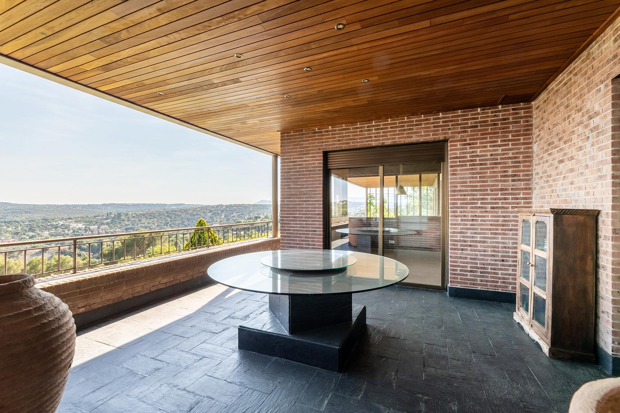 living - Casa / villa de 897m² en venta en Torrelodones, Madrid - gallery thumbnail - 6