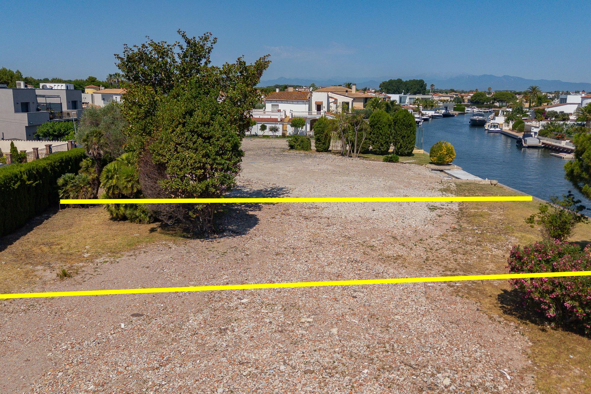 living - 500m² plot for sale in Empuriabrava, Costa Brava - gallery thumbnail - 3