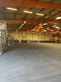 logistics - Local d’activités À Louer - gallery thumbnail - 1
