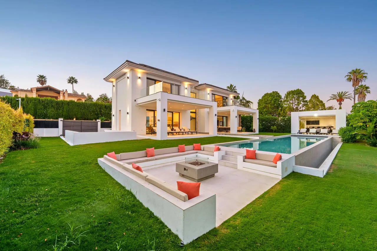 living - 581m² house / villa with 110m² terrace for sale in Benahavís - gallery - 10