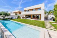 living - 480m² house / villa with 234m² garden for sale in Vallpineda - gallery thumbnail - 2