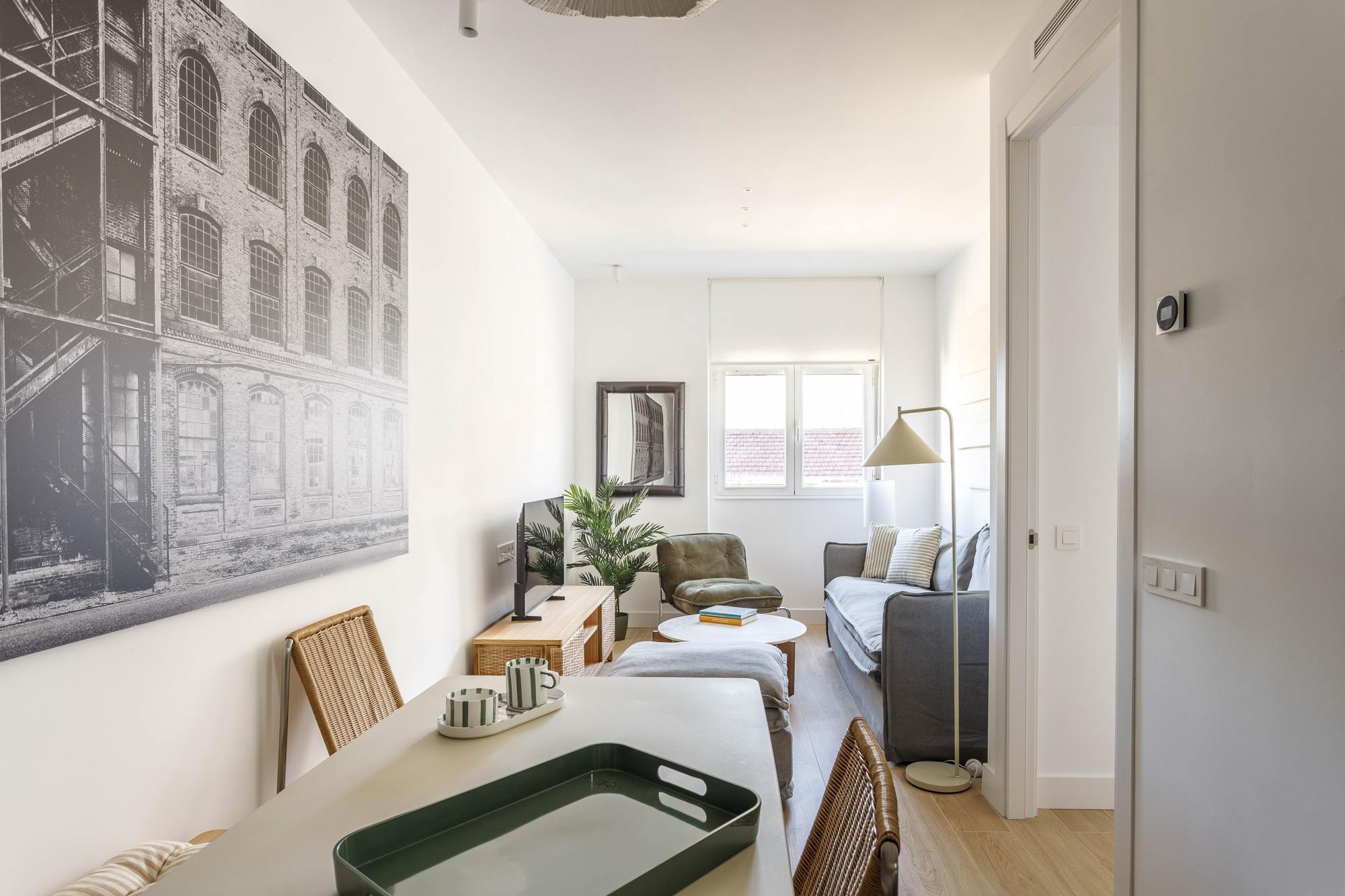 living - 70m² apartment for rent in Arapiles, Madrid - gallery thumbnail - 3
