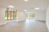 logistics - Activités / Bureaux À Louer - gallery thumbnail - 9