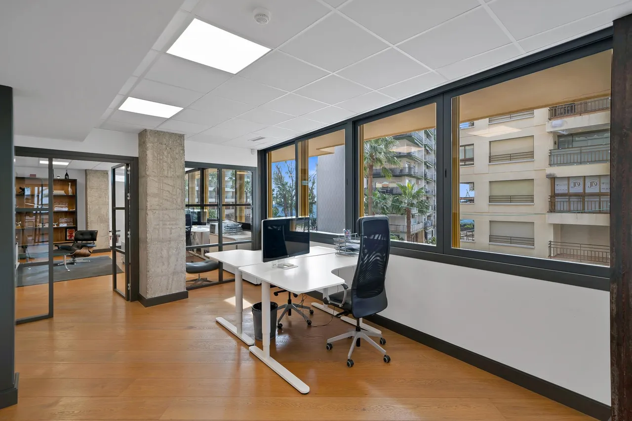 living - Oficina de 218m² en venta en Este Marbella, Costa del Sol - gallery - 7