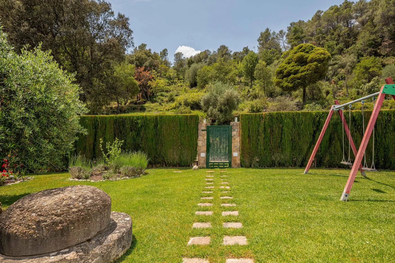 living - Casa rural de 322m² con 3,000m² de jardín en venta en Alt Empordà - gallery - 7