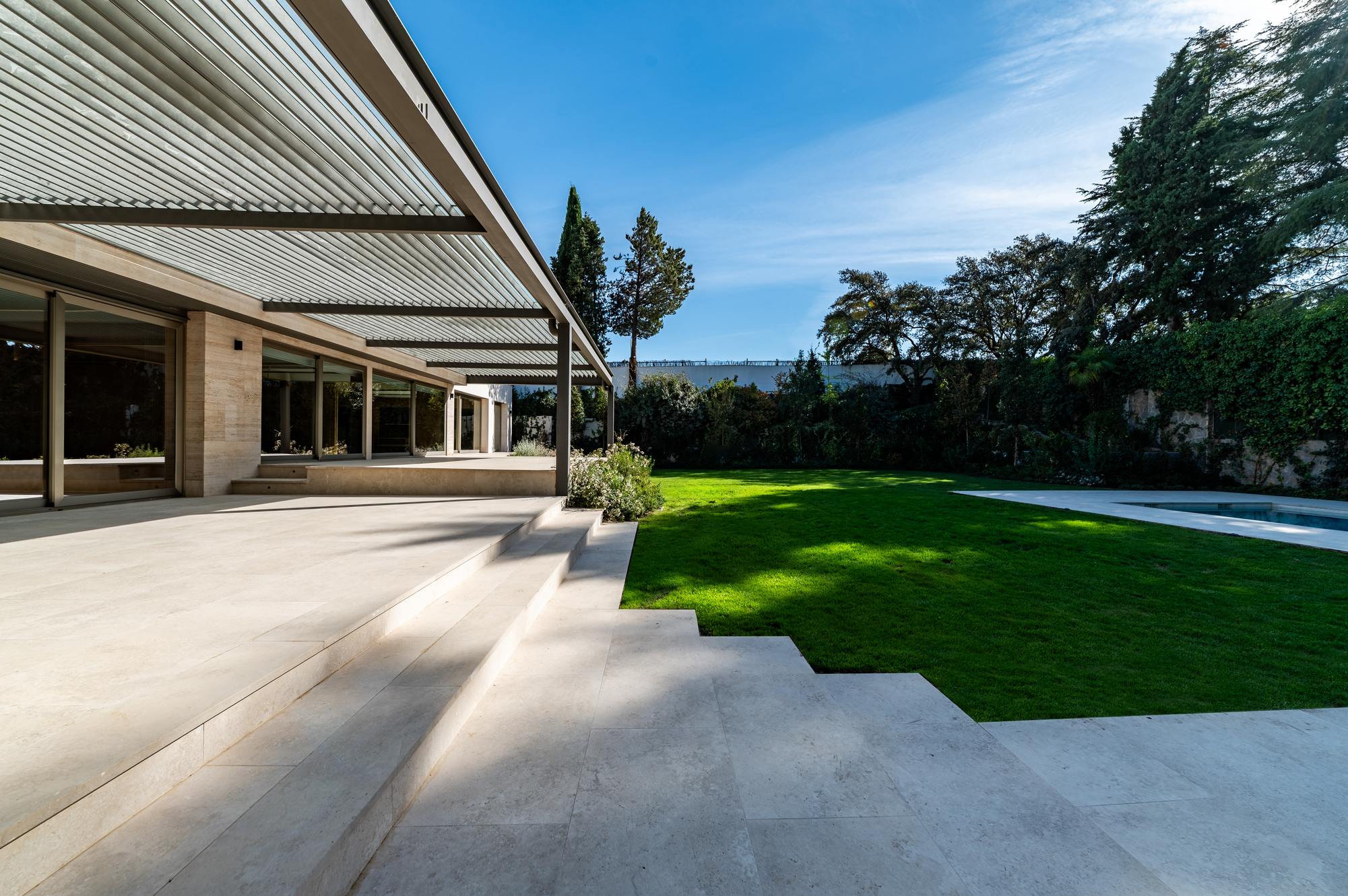 living - 1,499m² house / villa for sale in La Moraleja Urbanización - gallery thumbnail - 9