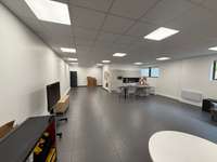 logistics - Activités / Bureaux À Vendre - gallery thumbnail - 7