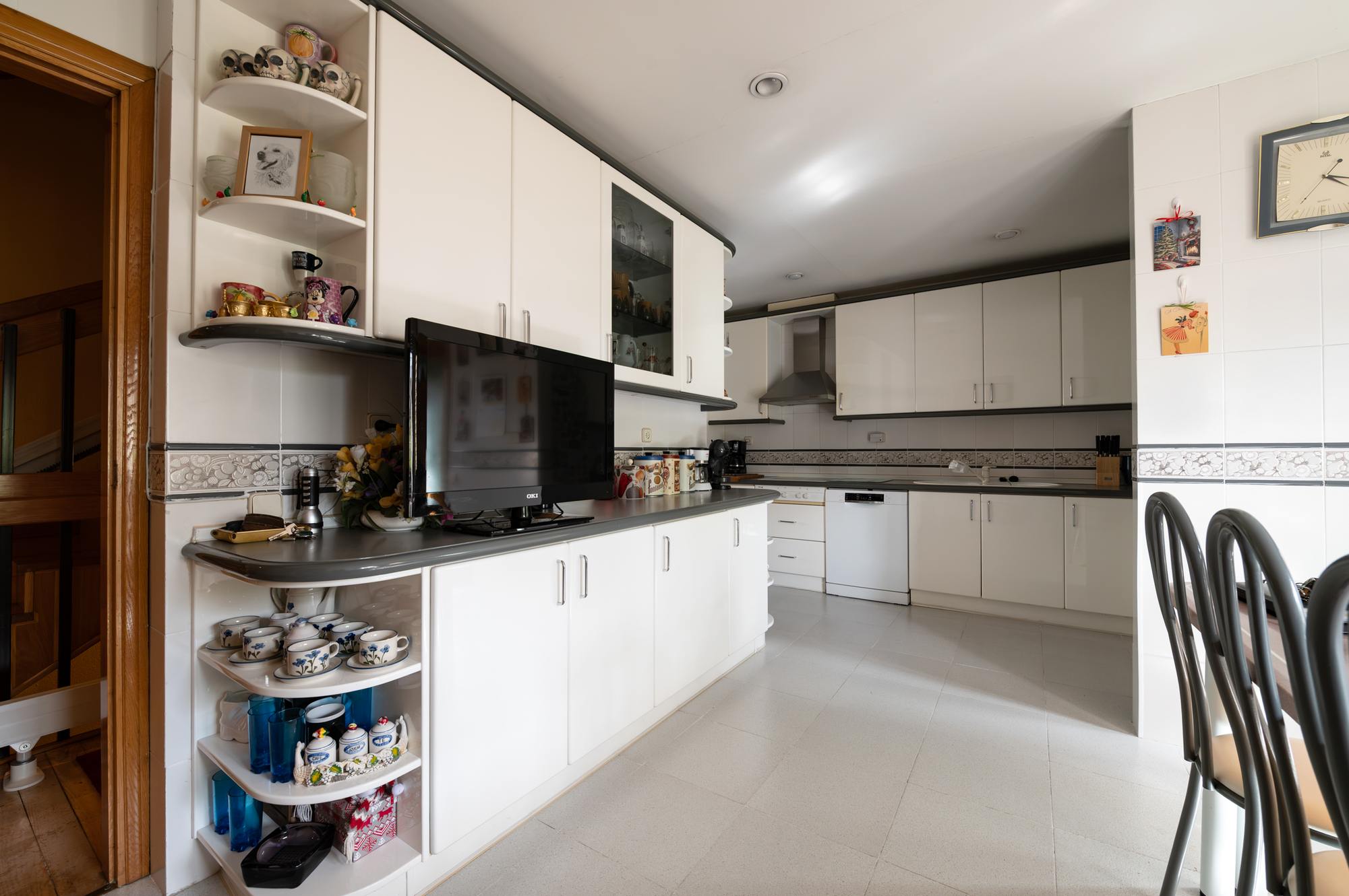 living - 378m² house / villa for sale in Peñagrande, Madrid - gallery thumbnail - 9