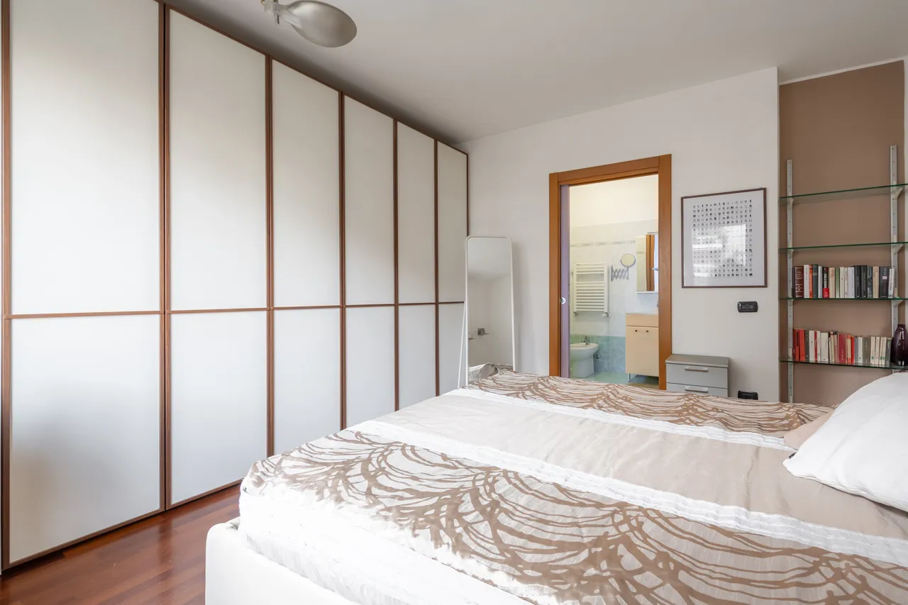 living - Two-room flat for sale via Spadolini 9A Milan - gallery - 8