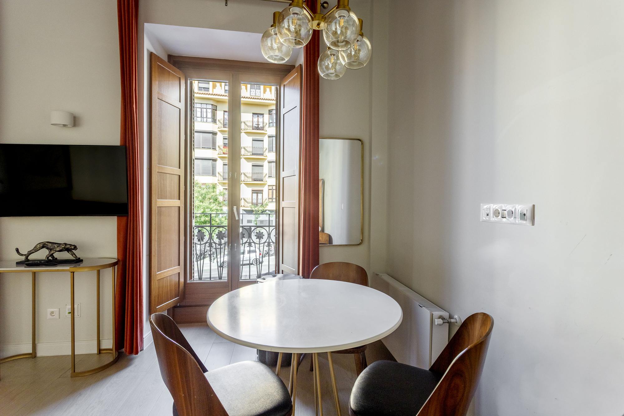 living - Piso de 88m² en alquiler en Malasaña, Madrid - gallery - 5
