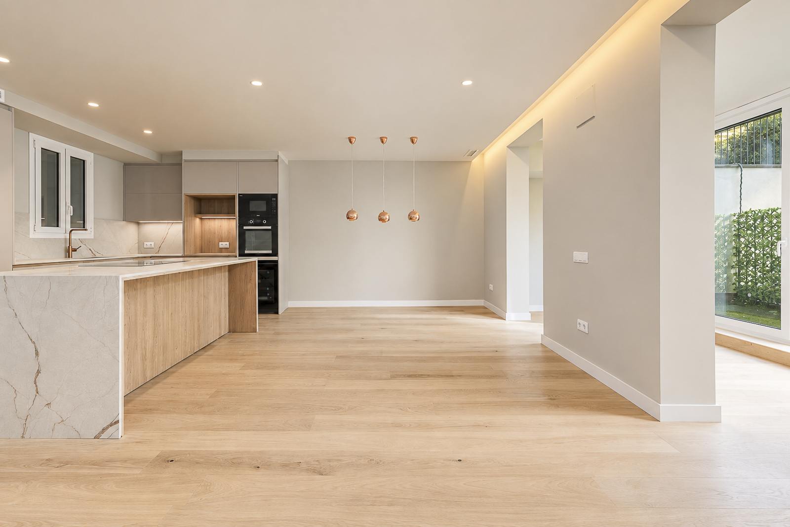 living - Piso de 150m² con 23m² terraza en venta en Eixample Derecho - gallery thumbnail - 3