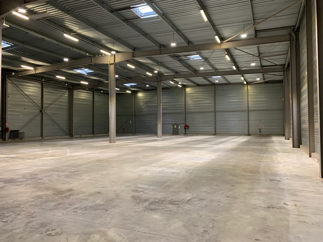 logistics - Warehouse / Offices For Rent - gallery - 2