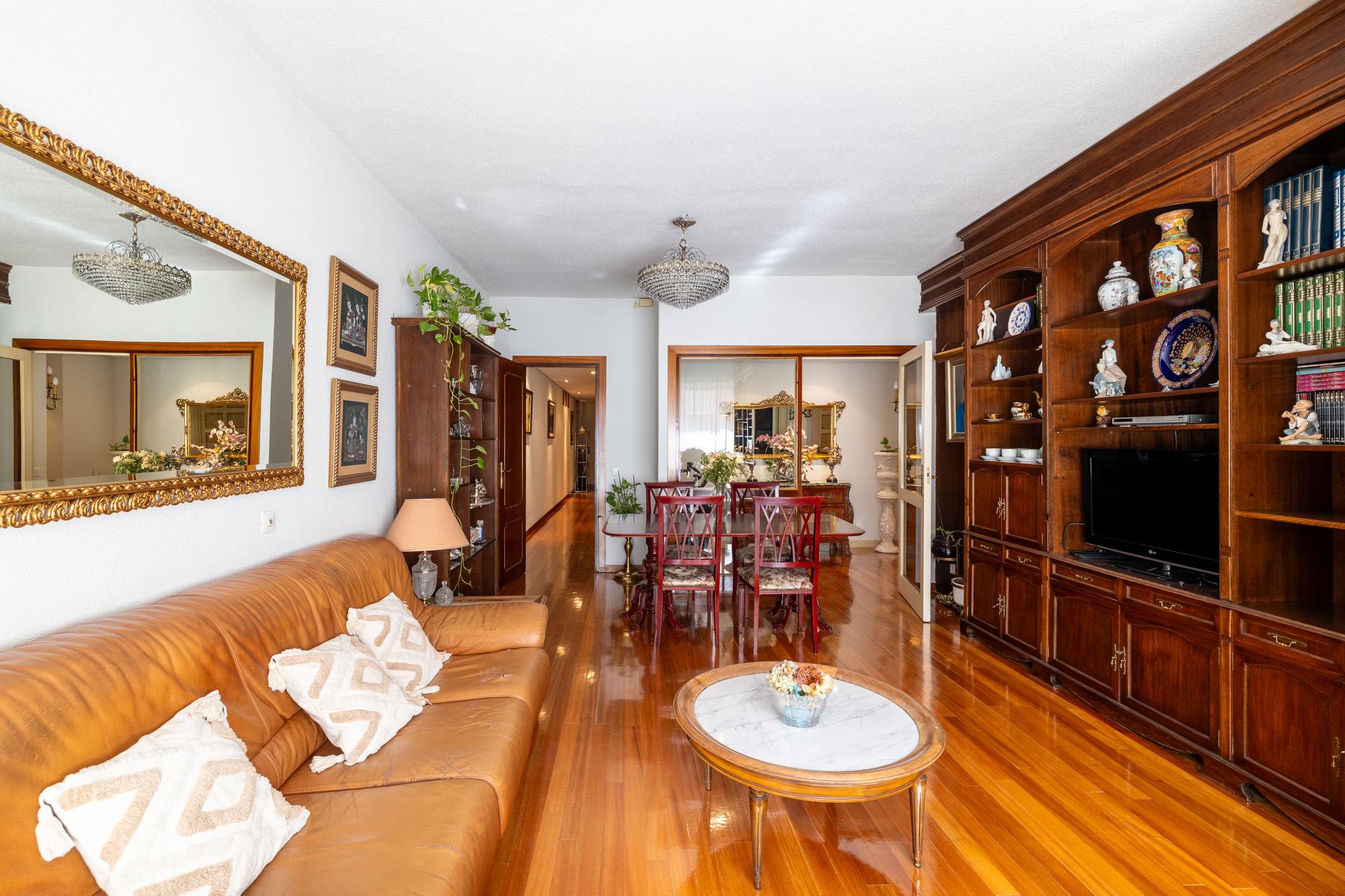 living - 164m² apartment for sale in Arapiles, Madrid - gallery thumbnail - 3