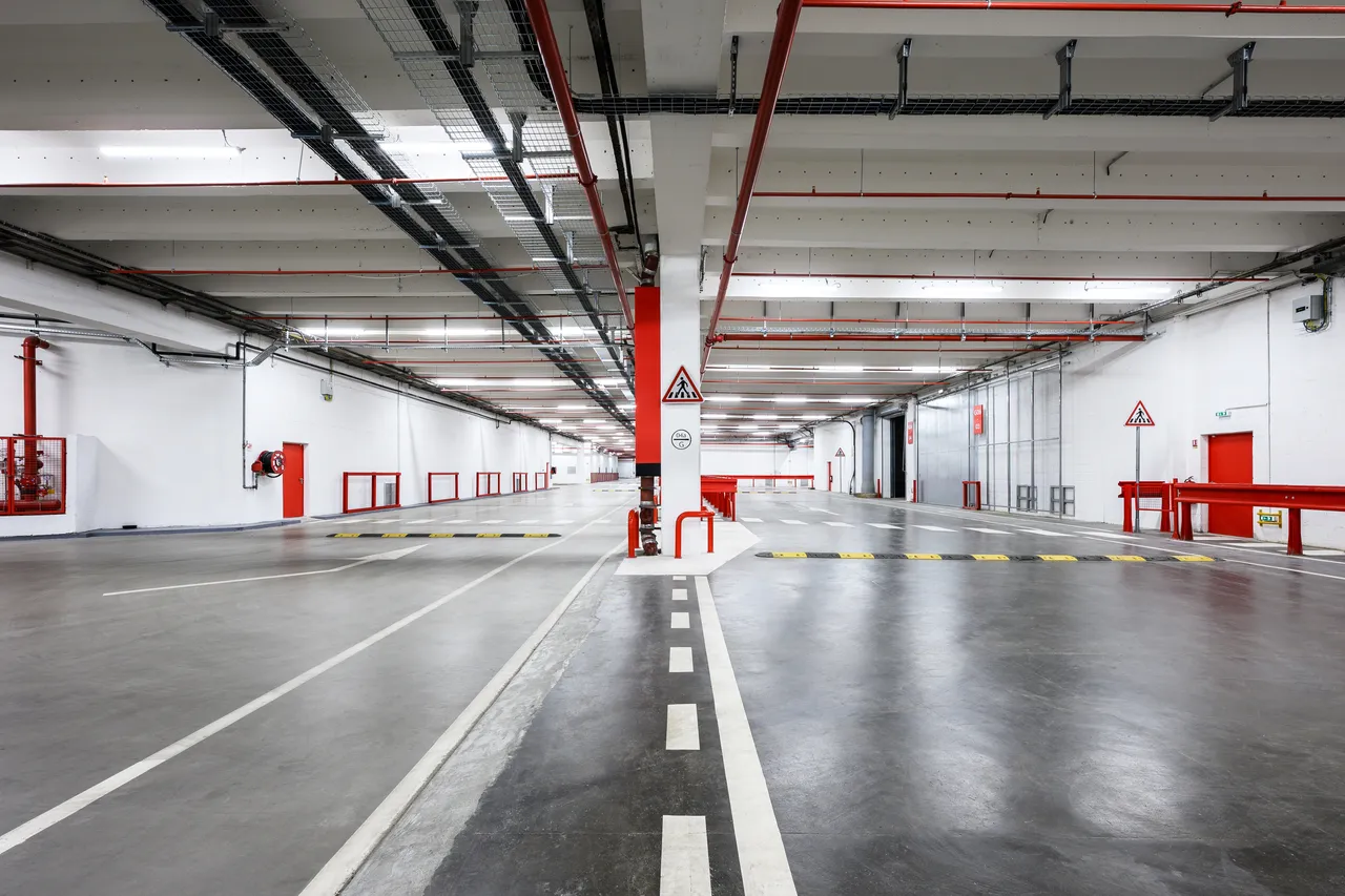 logistics - Light Industrial Premises / Offices For Rent - gallery - 2