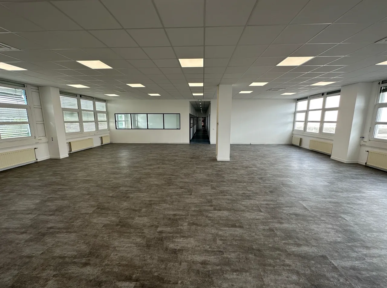 logistics - Light Industrial Premises / Offices For Rent - gallery - 2