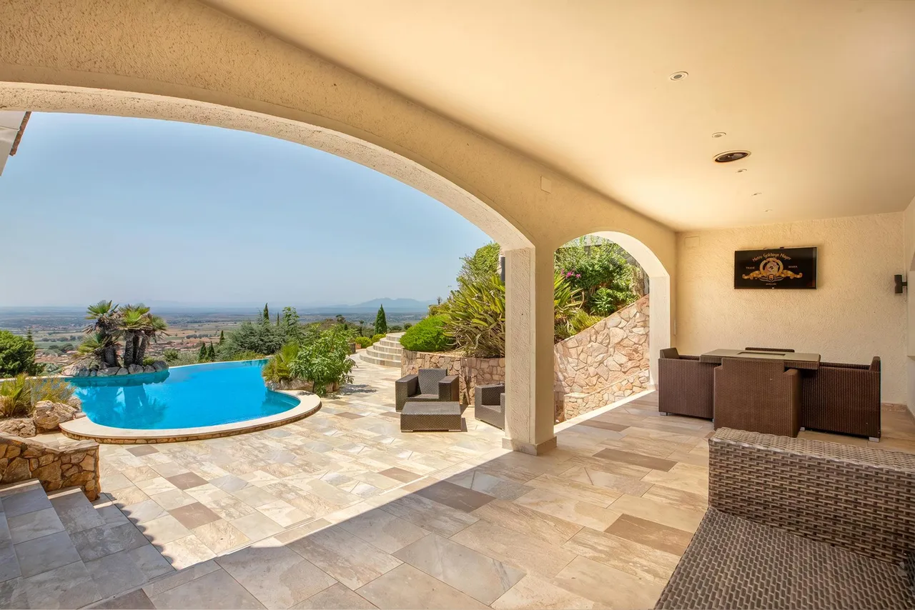 living - 150m² house / villa for sale in Bay of Roses, Costa Brava - gallery - 7