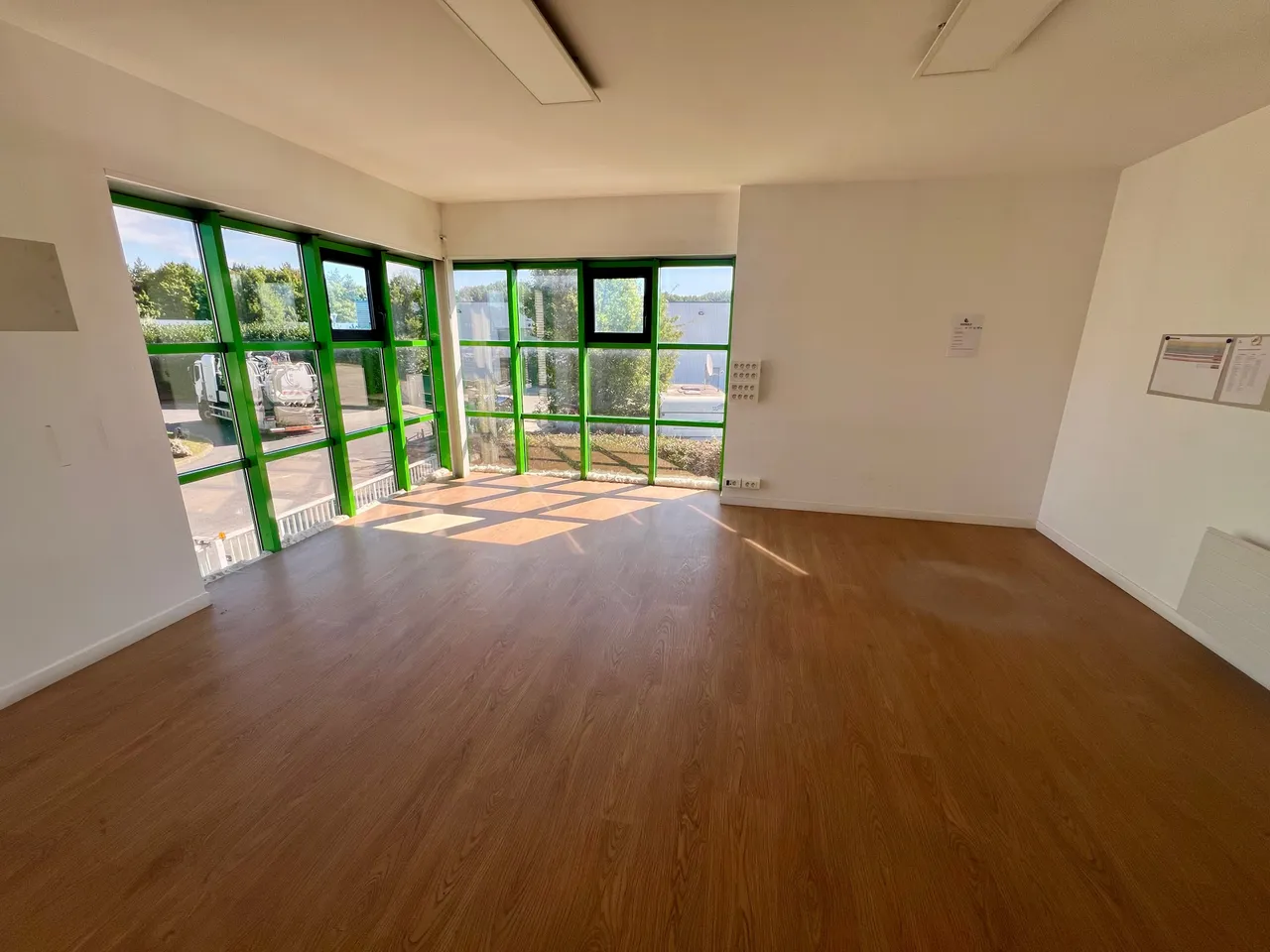 logistics - Light Industrial Premises / Offices For Rent - gallery - 7