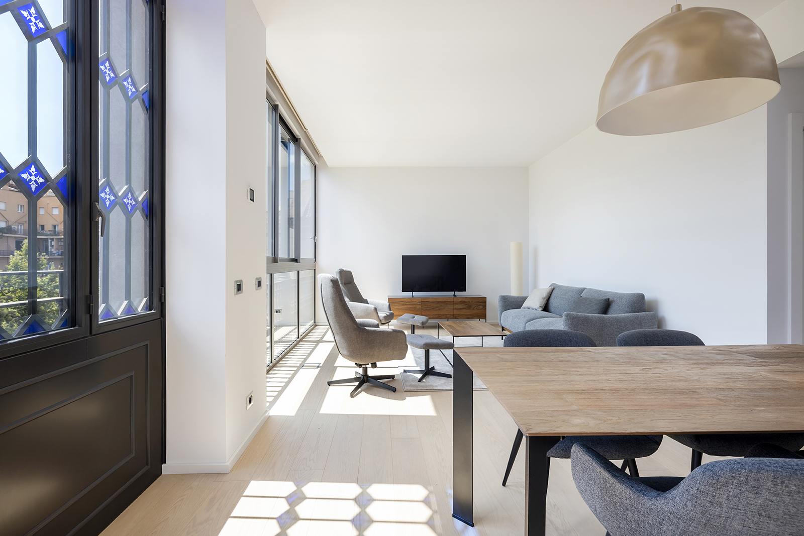 living - 91m² apartment for rent in Eixample Right, Barcelona - featured