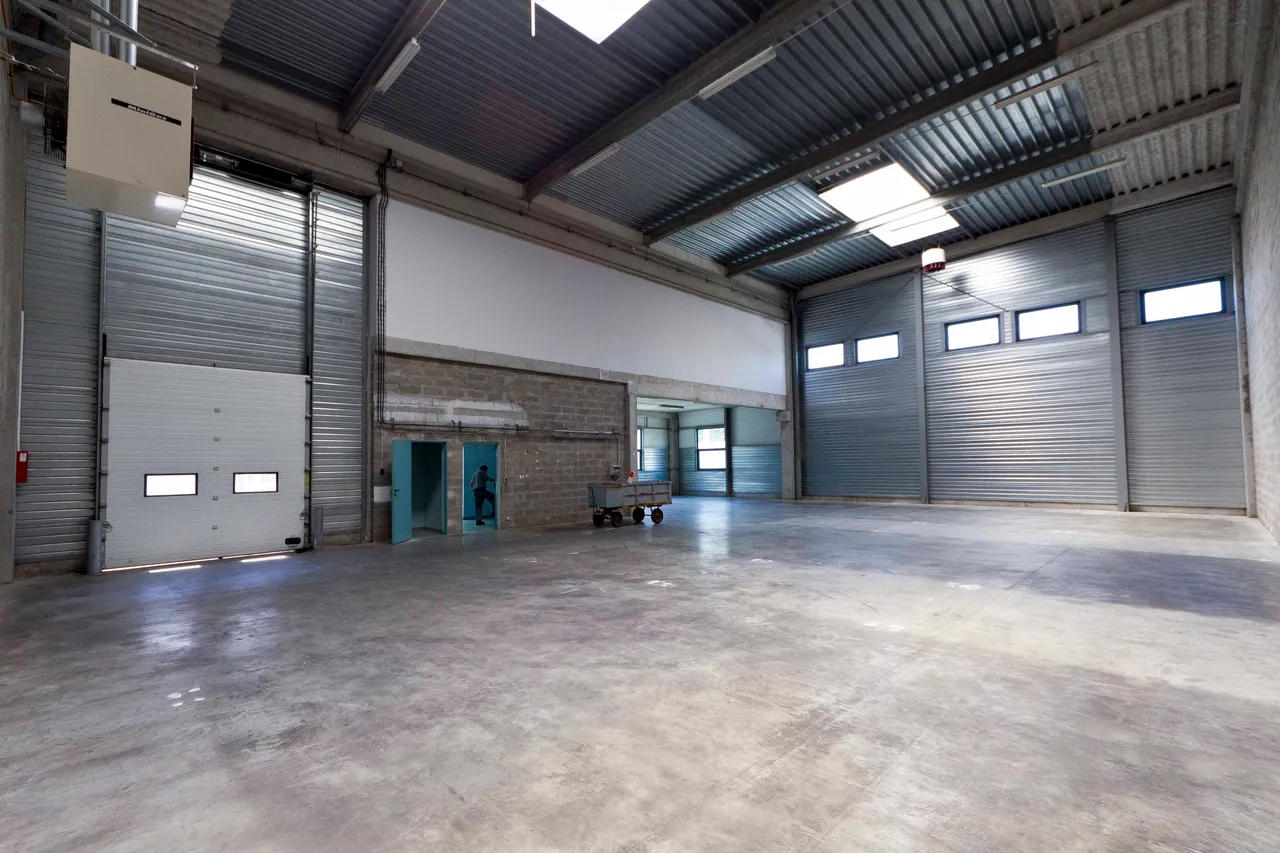 logistics - Activités / Bureaux À Louer - gallery - 2