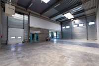 logistics - Activités / Bureaux À Louer - gallery thumbnail - 2