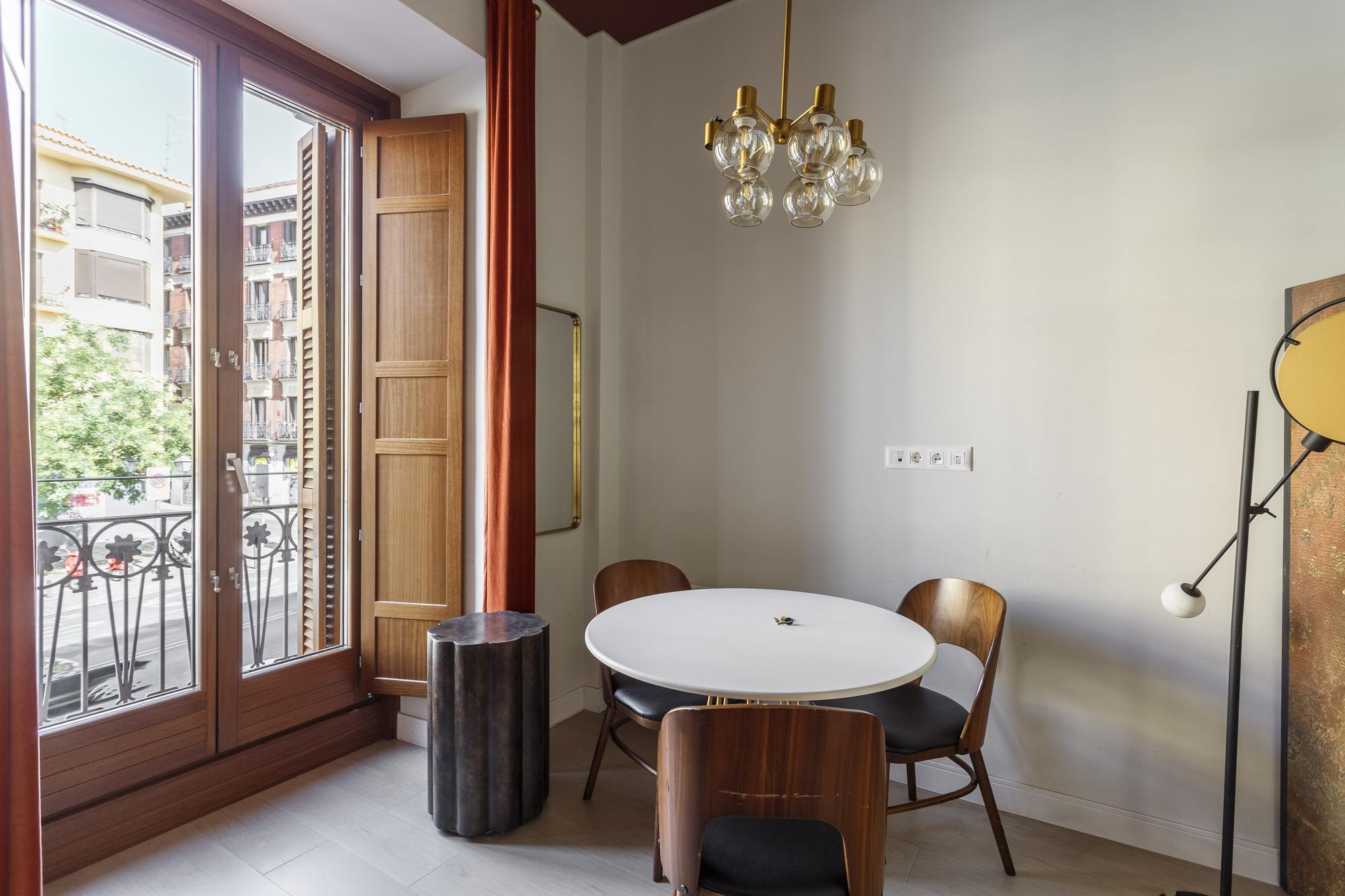 living - Piso de 88m² en alquiler en Malasaña, Madrid - gallery thumbnail - 7
