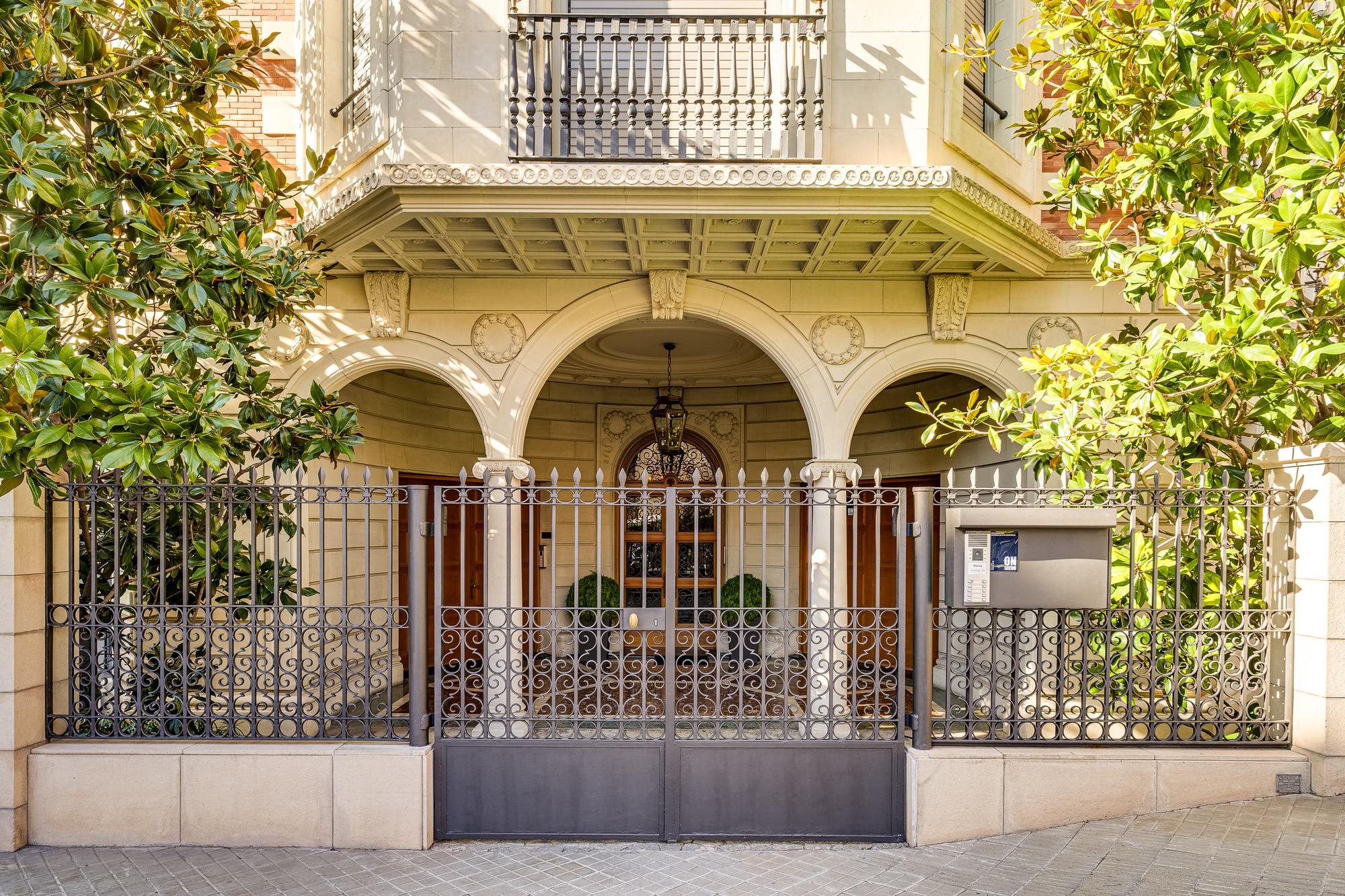 living - 256m² apartment for sale in Turó Park, Barcelona - gallery thumbnail - 4
