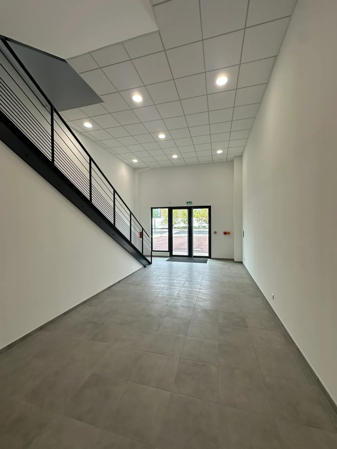 logistics - Light Industrial Premises / Offices For Rent - gallery - 4