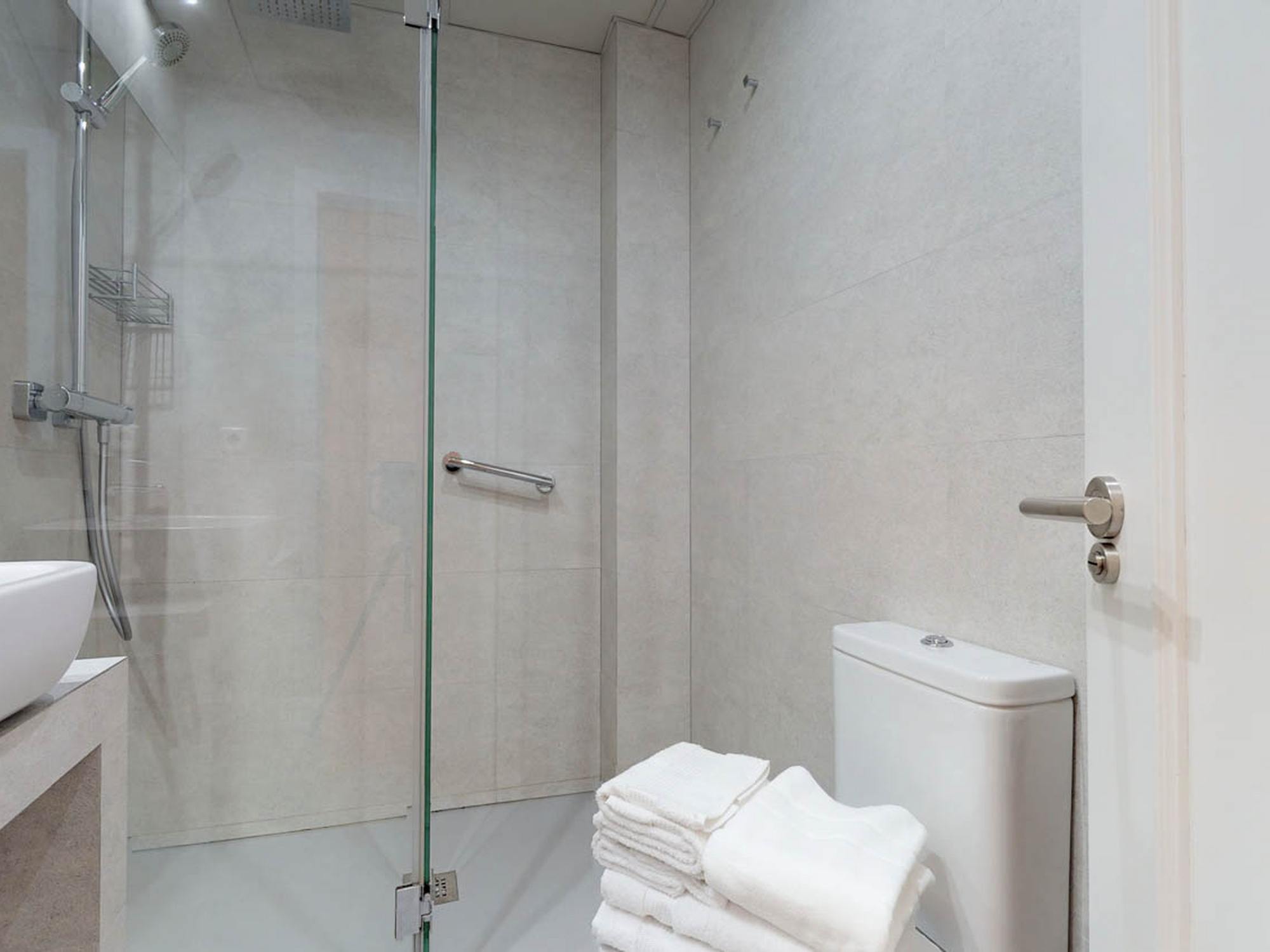 living - Piso de 60m² en alquiler en Cortes / Huertas, Madrid - gallery thumbnail - 6