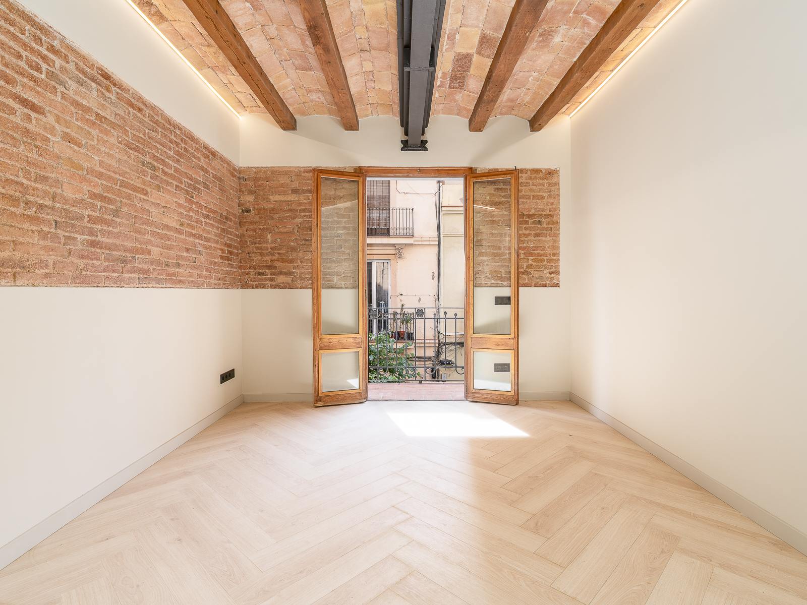 living - Piso de 67m² en venta en Poble Sec, Barcelona - featured