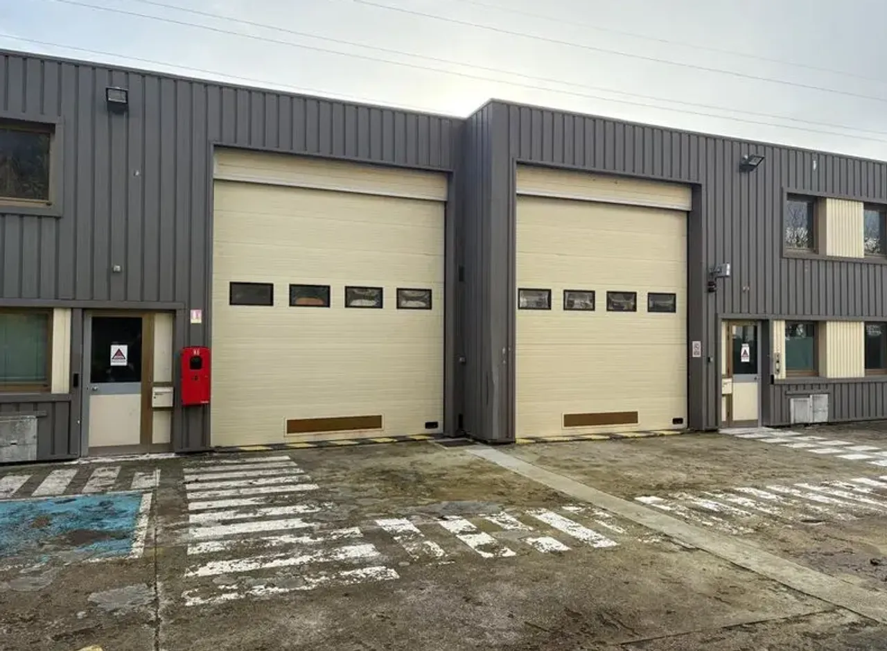 logistics - Light Industrial Premises / Offices For Rent - gallery - 2