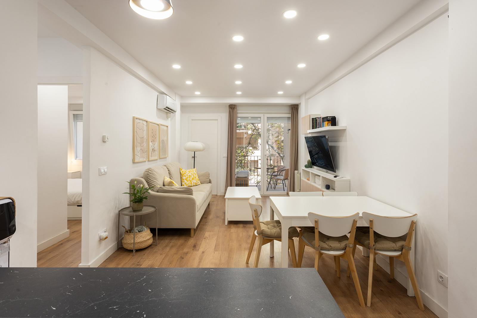 living - 77m² apartment for sale in Poblenou, Barcelona - featured