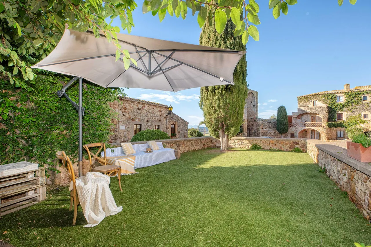 living - Casa rural de 309m² con 84m² de jardín en venta en Baix Empordà - gallery - 10
